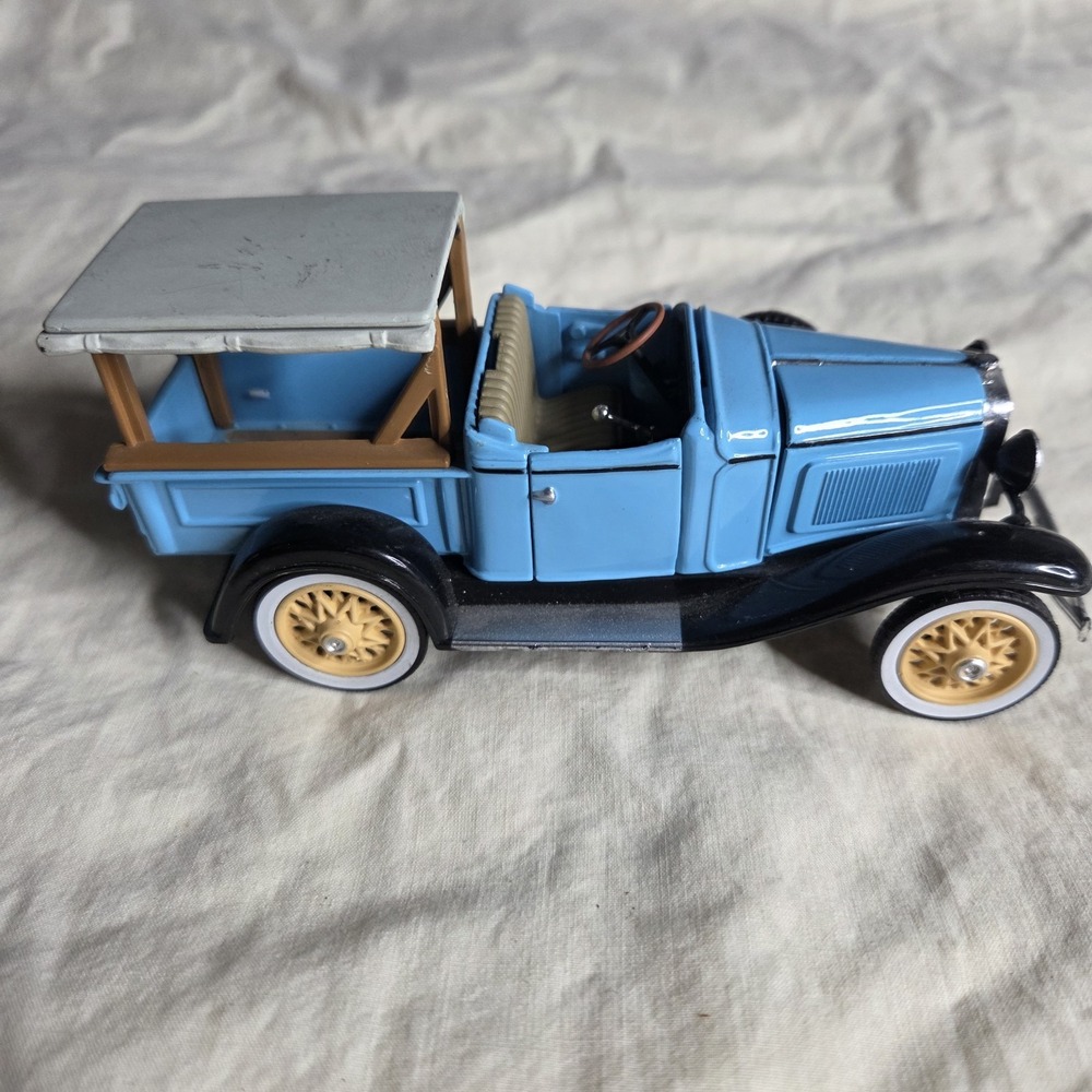 DIECAST 1932 CHEVY ROADSTER PICKUP WITH CANOPY, National Motor Museum 1:32